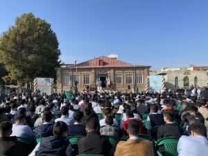 همزمان با شروع سال تحصیلی؛ مدارس آذربایجان غربی با نماز جماعت رنگ و بوی معنویت گرفتند