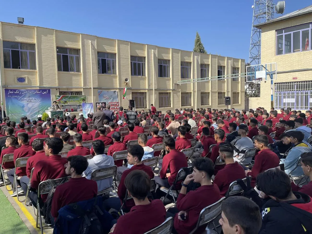 همزمان با شروع سال تحصیلی؛ مدارس آذربایجان غربی با نماز جماعت رنگ و بوی معنویت گرفتند