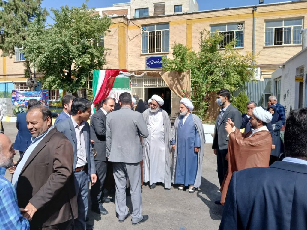 آیین زنگ نماز در سال تحصیلی جدید