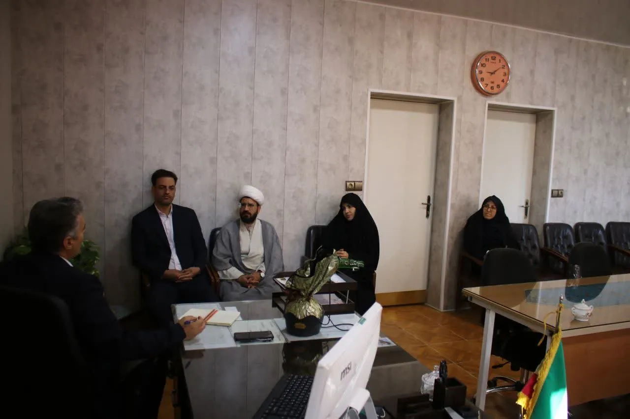 جلسه برنامه ریزی برای اقامه نماز جماعت مدارس شهرستان فریدن اصفهان