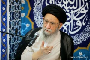 نماز جماعت دانش آموزان مدرسه فرزانگان گرگان به امامت نماینده ولی فقیه+ فیلم