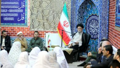 نماز جماعت دانش آموزان مدرسه فرزانگان گرگان به امامت نماینده ولی فقیه+ فیلم