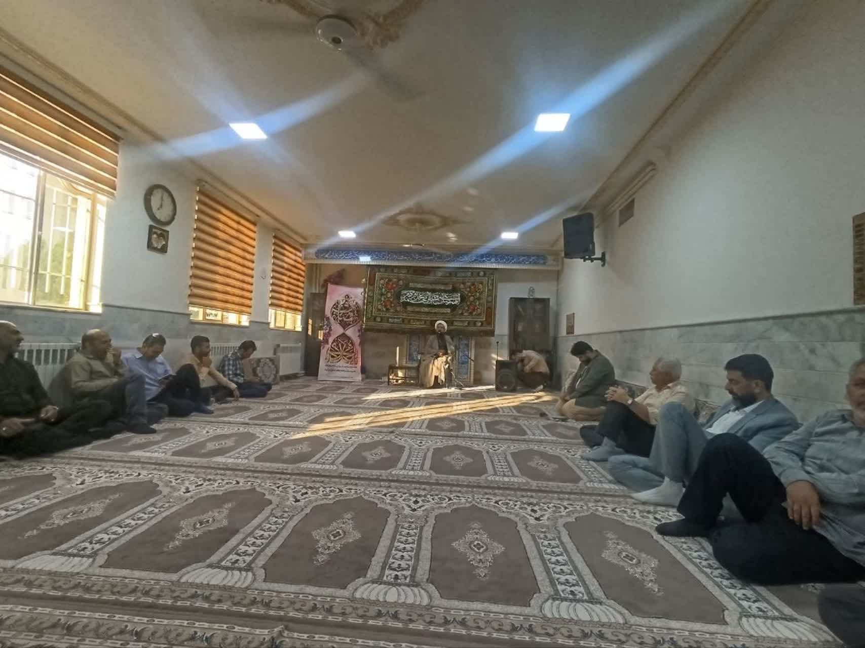 برگزاری جلسه تجلیل از فعالان و خادمان نماز در جمعیت هلال‌احمر استان سمنان