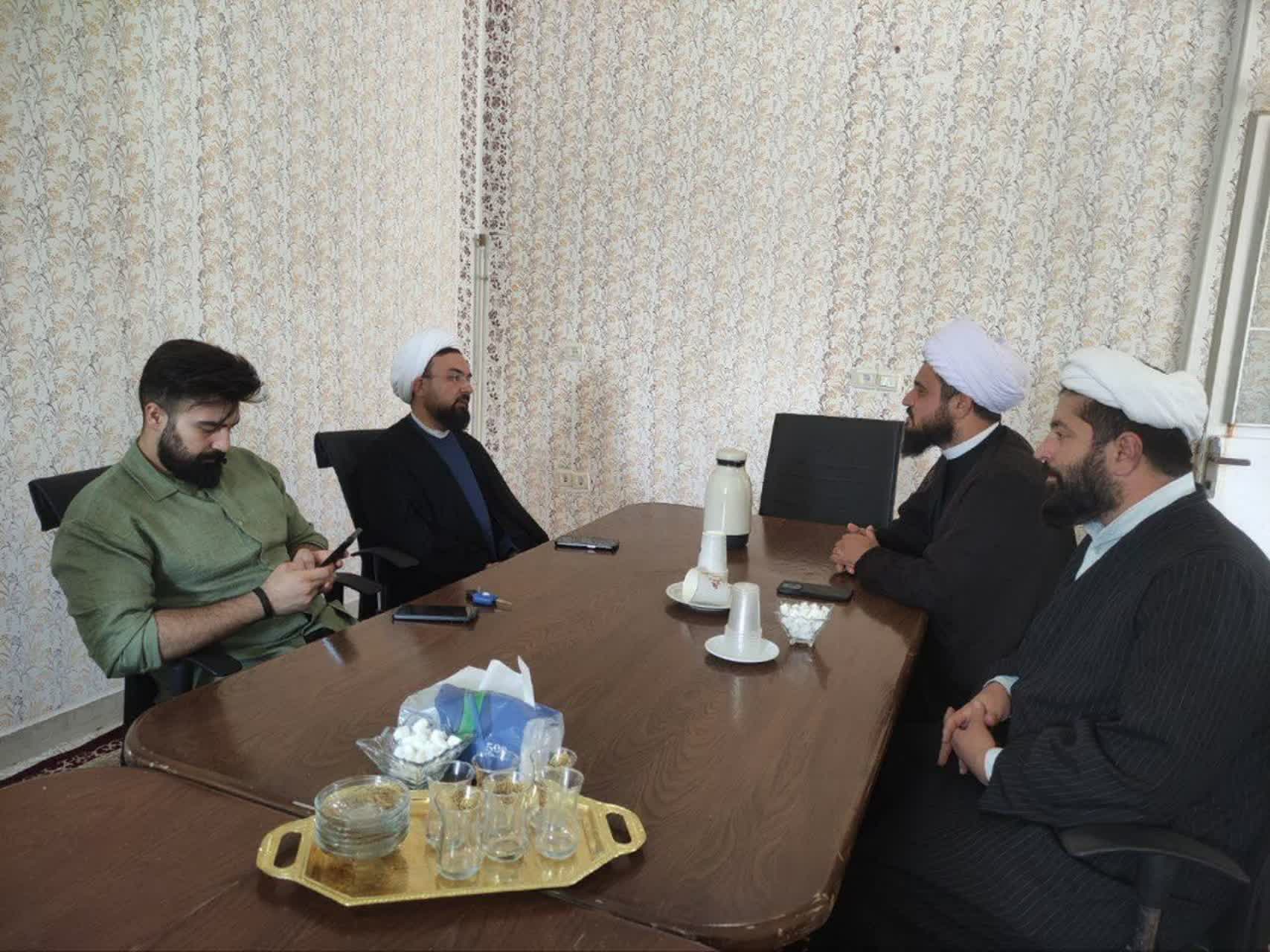 جلسه تأکید بر رصد و پیگیری مصوبات شورای اقامه نماز شهرستان سرخه برگزار شد
