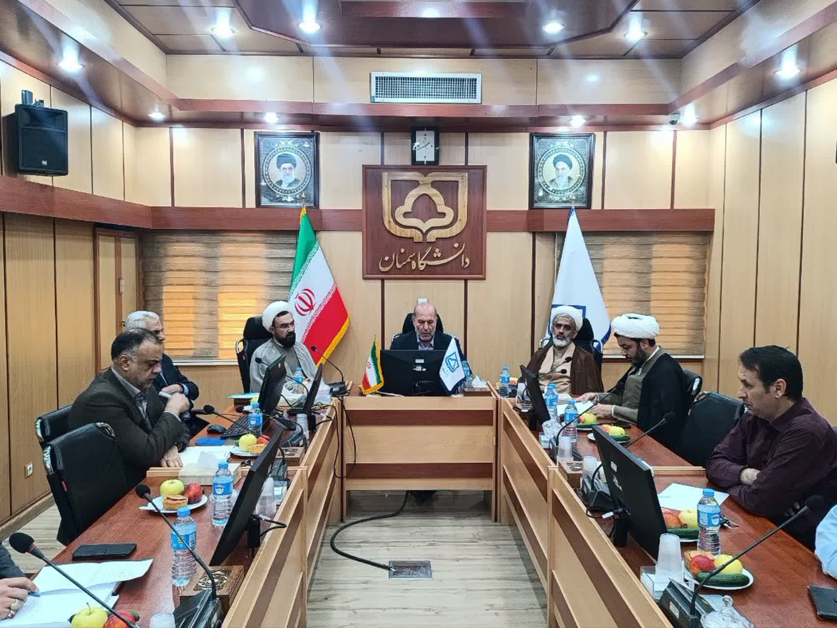 جلسه شورای اقامه نماز دانشگاه سمنان با حضور پروفسور سعدالدین برگزار شد