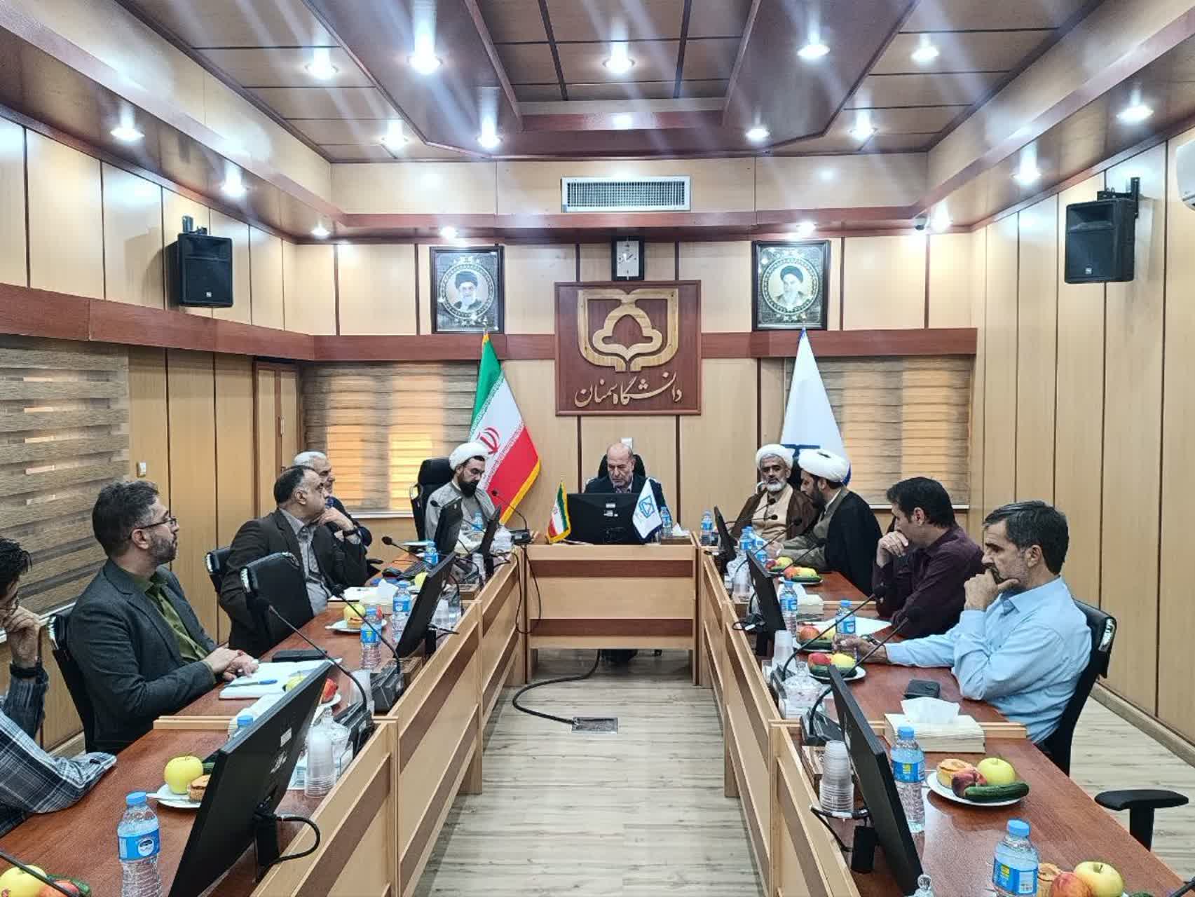 جلسه شورای اقامه نماز دانشگاه سمنان با حضور پروفسور سعدالدین برگزار شد
