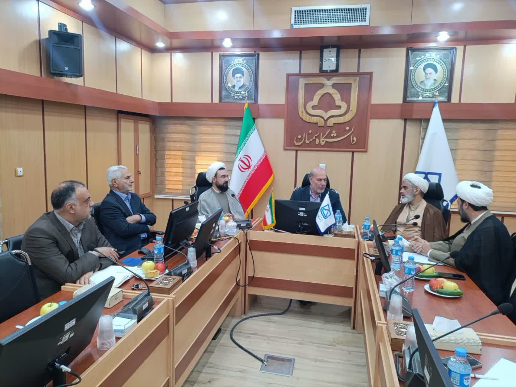جلسه شورای اقامه نماز دانشگاه سمنان با حضور پروفسور سعدالدین برگزار شد