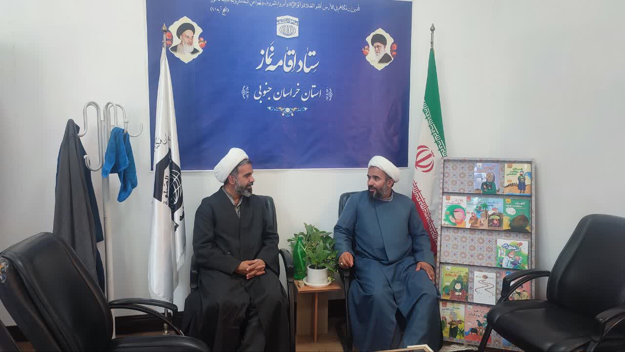 مسئول عقیدتی سیاسی نیروی انتظامی شهرستان بیرجند با مدیر ستاد اقامه نمازدیدار کرد