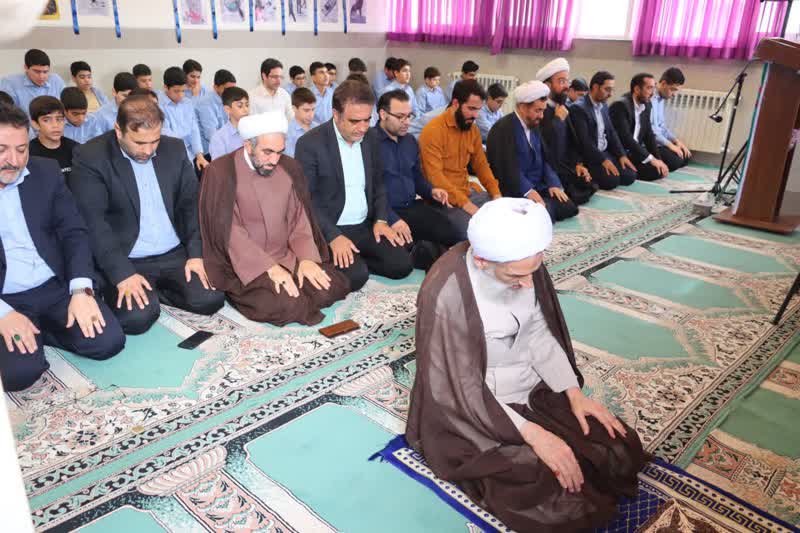 مجهز شدن به سلاح دانش و ارزش رمز موفقیت دانش آموزان و آینده سازان جامعه می باشد