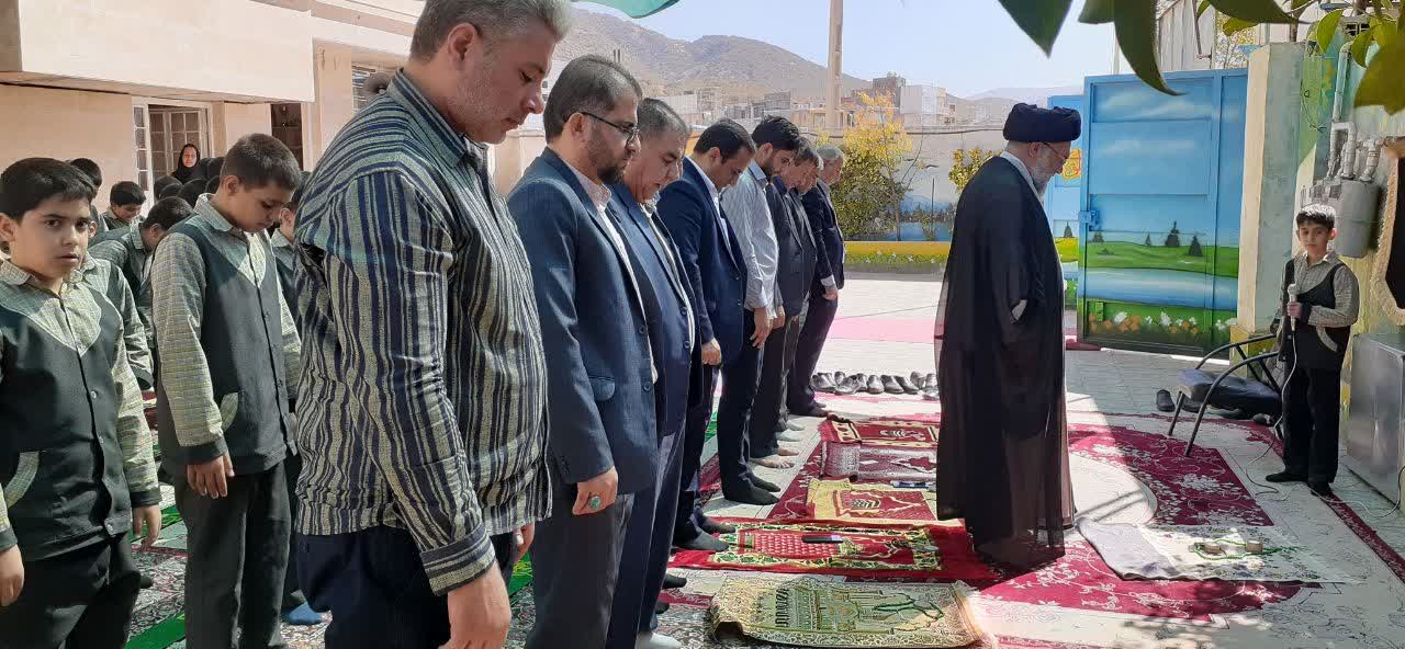 طرح سه‌شنبه‌های برگزاری باشکوه نماز در جمع دانش‌آموزان به امامت نماینده ولی‌فقیه در استان کهگیلویه و بویراحمد