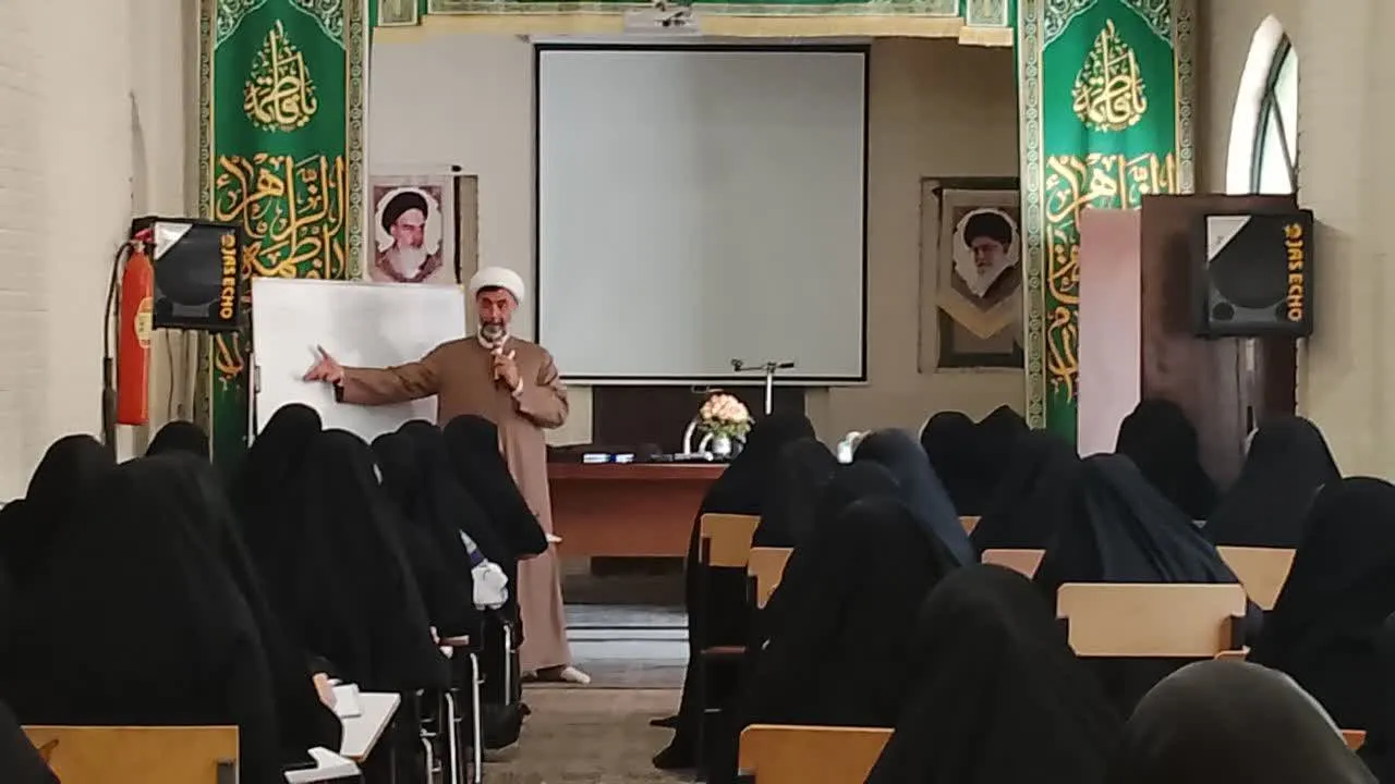 برگزاری دوره «شیوه‌های دعوت فرزندان به نماز» برای مادران طلبه در استان تهران