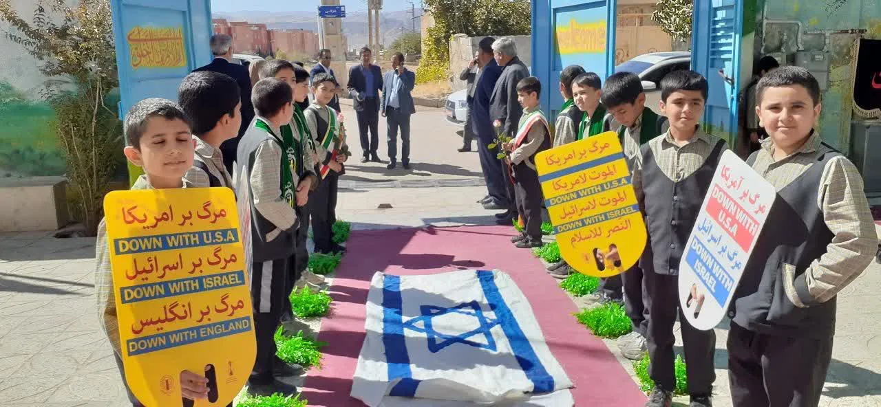 طرح سهشنبههای برگزاری باشکوه نماز در جمع دانشآموزان به امامت نماینده ولیفقیه در استان کهگیلویه و بویراحمد