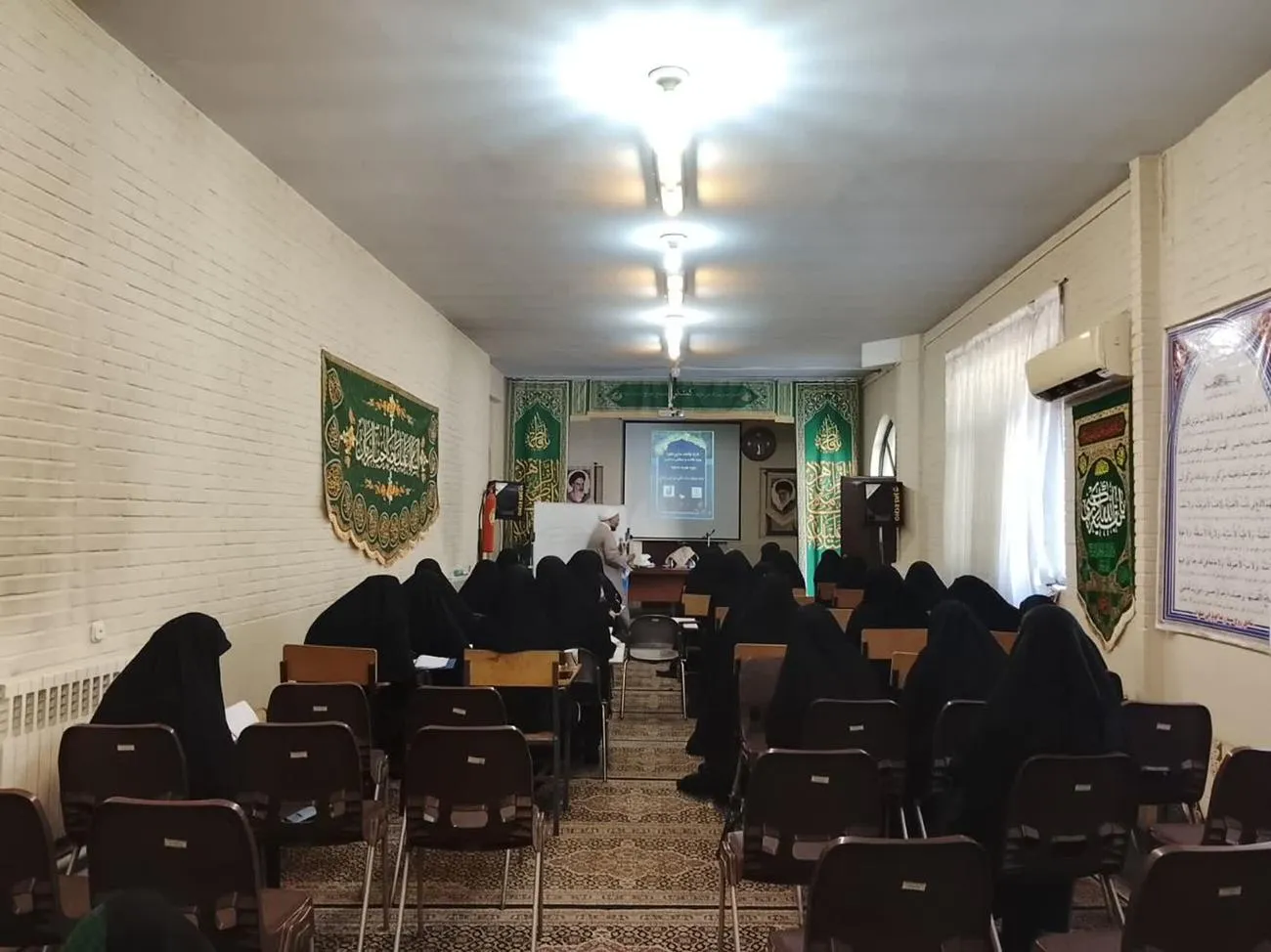 برگزاری دوره «شیوههای دعوت فرزندان به نماز» برای مادران طلبه در استان تهران