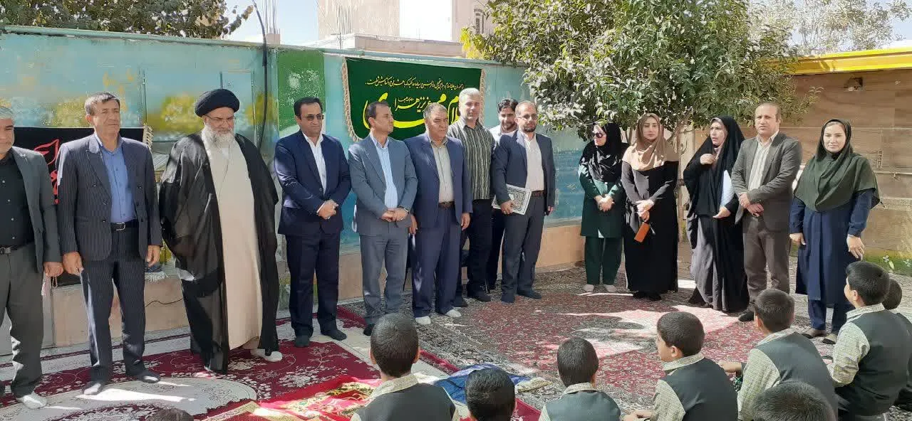 طرح سهشنبههای برگزاری باشکوه نماز در جمع دانشآموزان به امامت نماینده ولیفقیه در استان کهگیلویه و بویراحمد