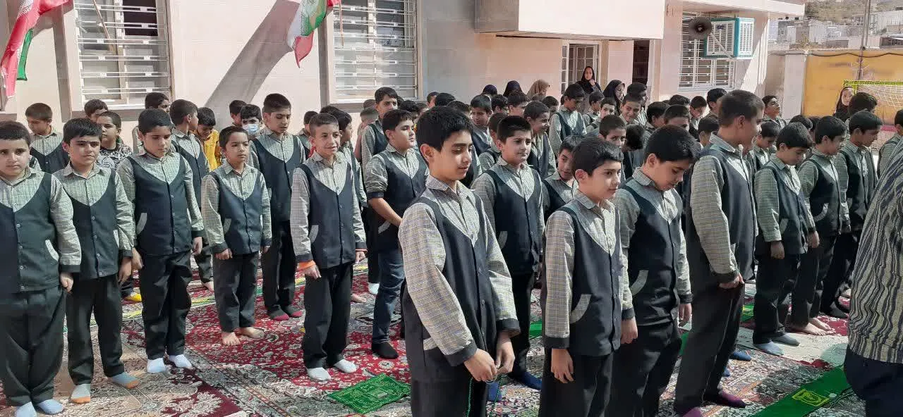 طرح سهشنبههای برگزاری باشکوه نماز در جمع دانشآموزان به امامت نماینده ولیفقیه در استان کهگیلویه و بویراحمد