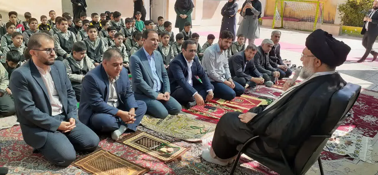 طرح سهشنبههای برگزاری باشکوه نماز در جمع دانشآموزان به امامت نماینده ولیفقیه در استان کهگیلویه و بویراحمد