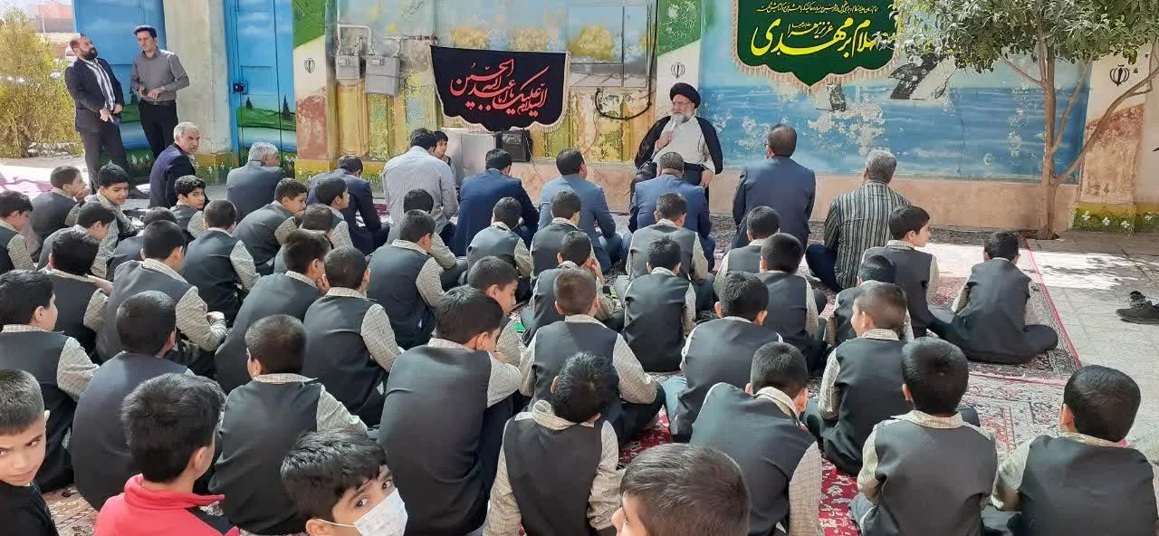 طرح سهشنبههای برگزاری باشکوه نماز در جمع دانشآموزان به امامت نماینده ولیفقیه در استان کهگیلویه و بویراحمد