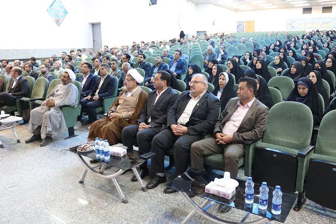 جلسه فصلی مدیران مدارس دولتی و غیردولتی آموزش وپرورش اصفهان