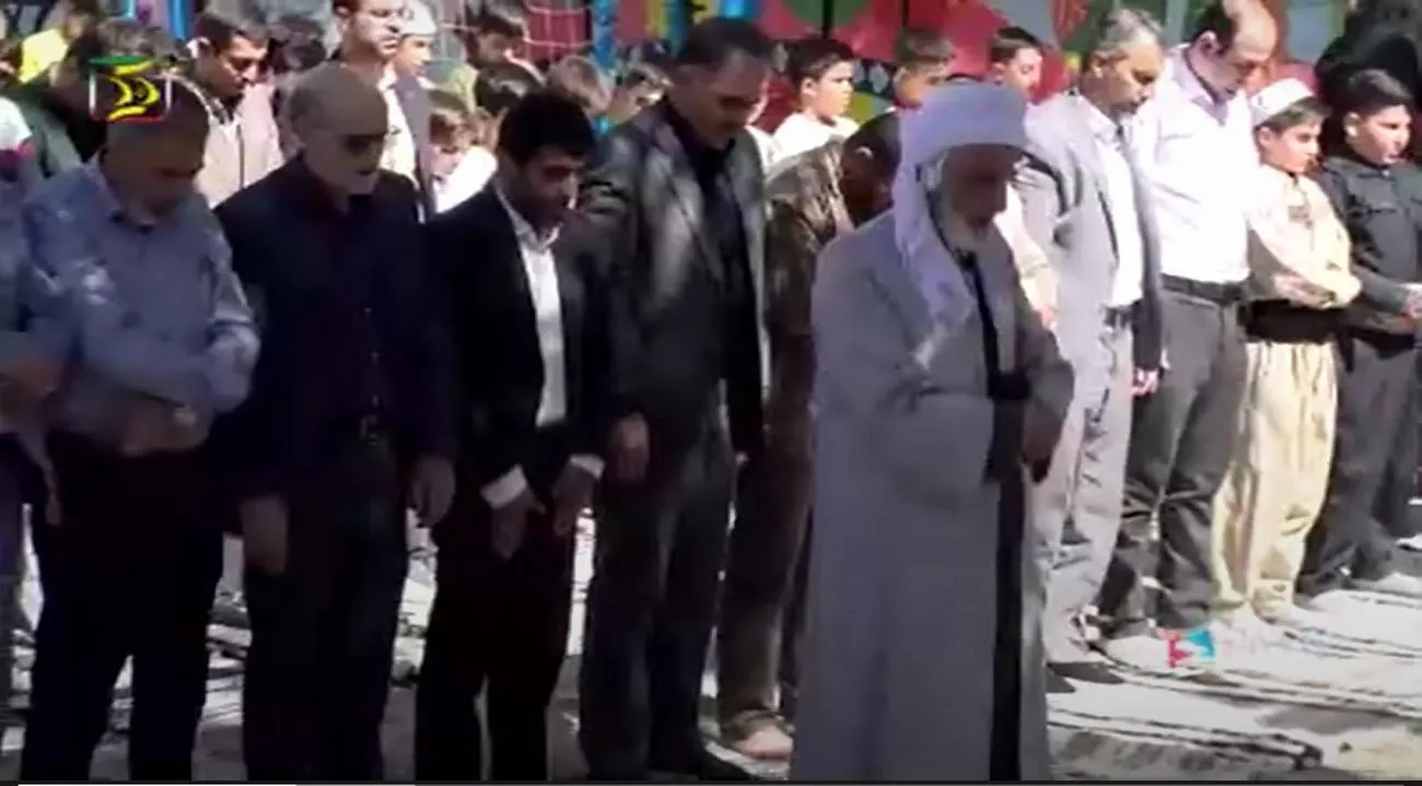 پخش مستقیم نماز جماعت مدرسه شاهد شهید مظفر لطفی از صدا و سیمای مرکز کردستان