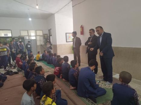 معلمان نقش خود را در تحقق اقامه نماز جماعت در مدارس به‌خوبی ایفا کنند