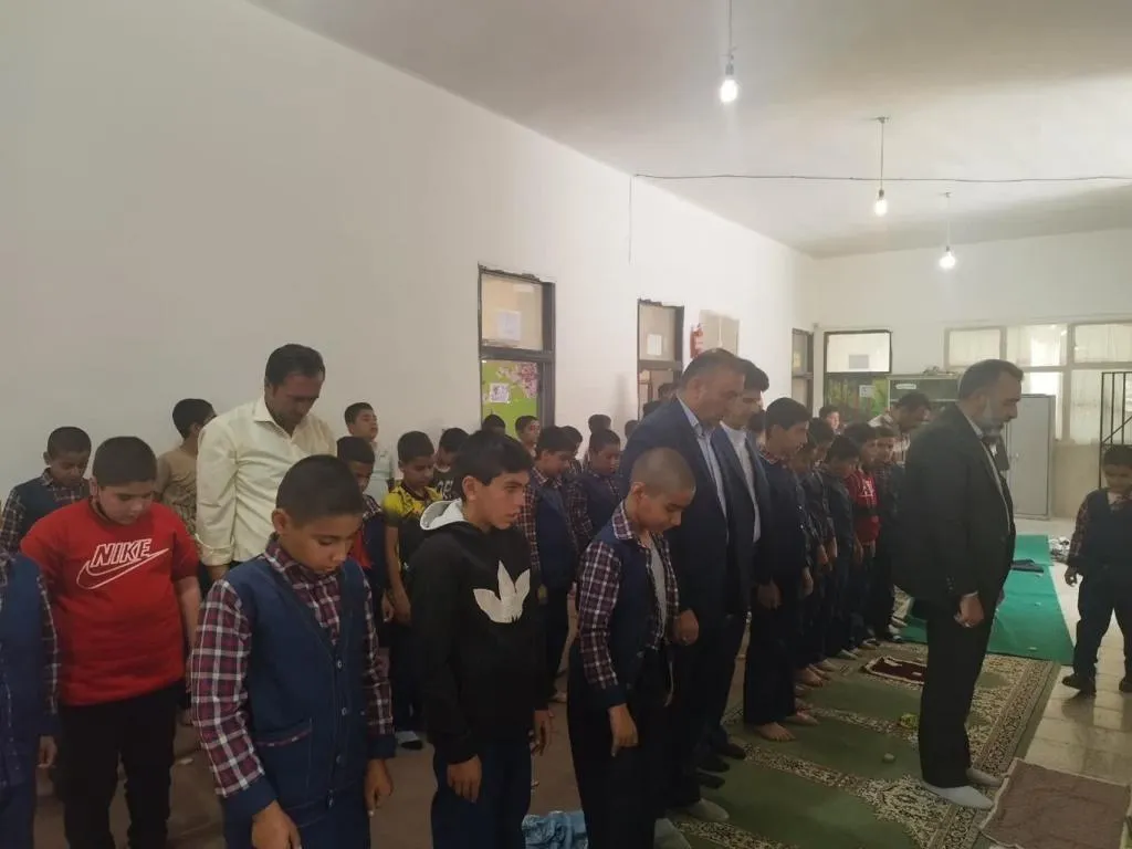 معلمان نقش خود را در تحقق اقامه نماز جماعت در مدارس بهخوبی ایفا کنند