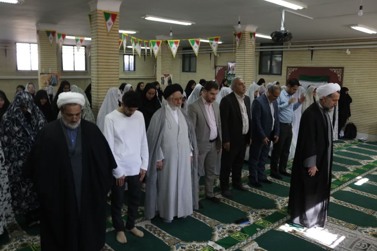 کاروان نماز با حضور نماینده ولیفقیه در هنرستان الغدیر قزوین برگزار شد
