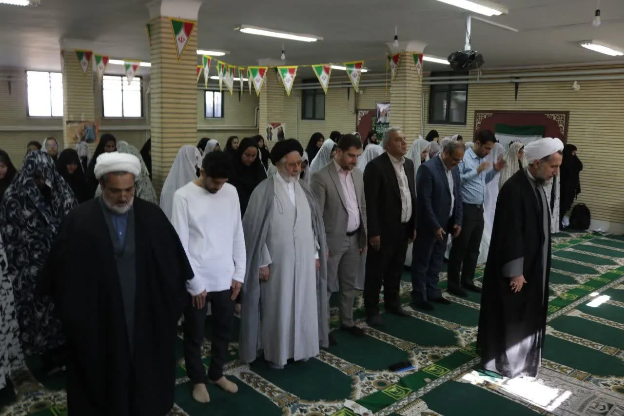 کاروان نماز با حضور نماینده ولی‌فقیه در هنرستان الغدیر قزوین برگزار شد