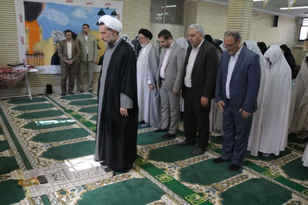کاروان نماز با حضور نماینده ولیفقیه در هنرستان الغدیر قزوین برگزار شد