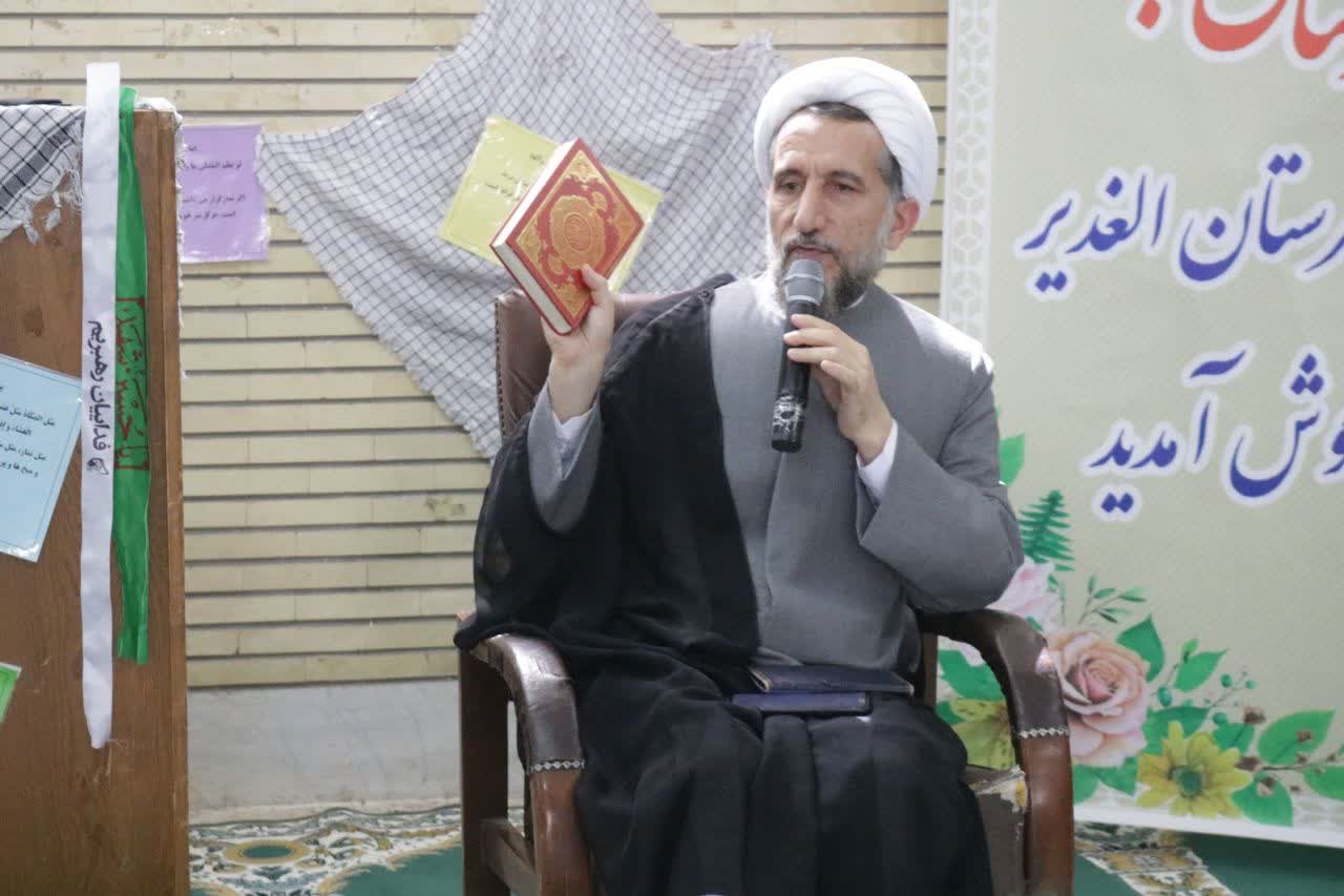 کاروان نماز با حضور نماینده ولیفقیه در هنرستان الغدیر قزوین برگزار شد