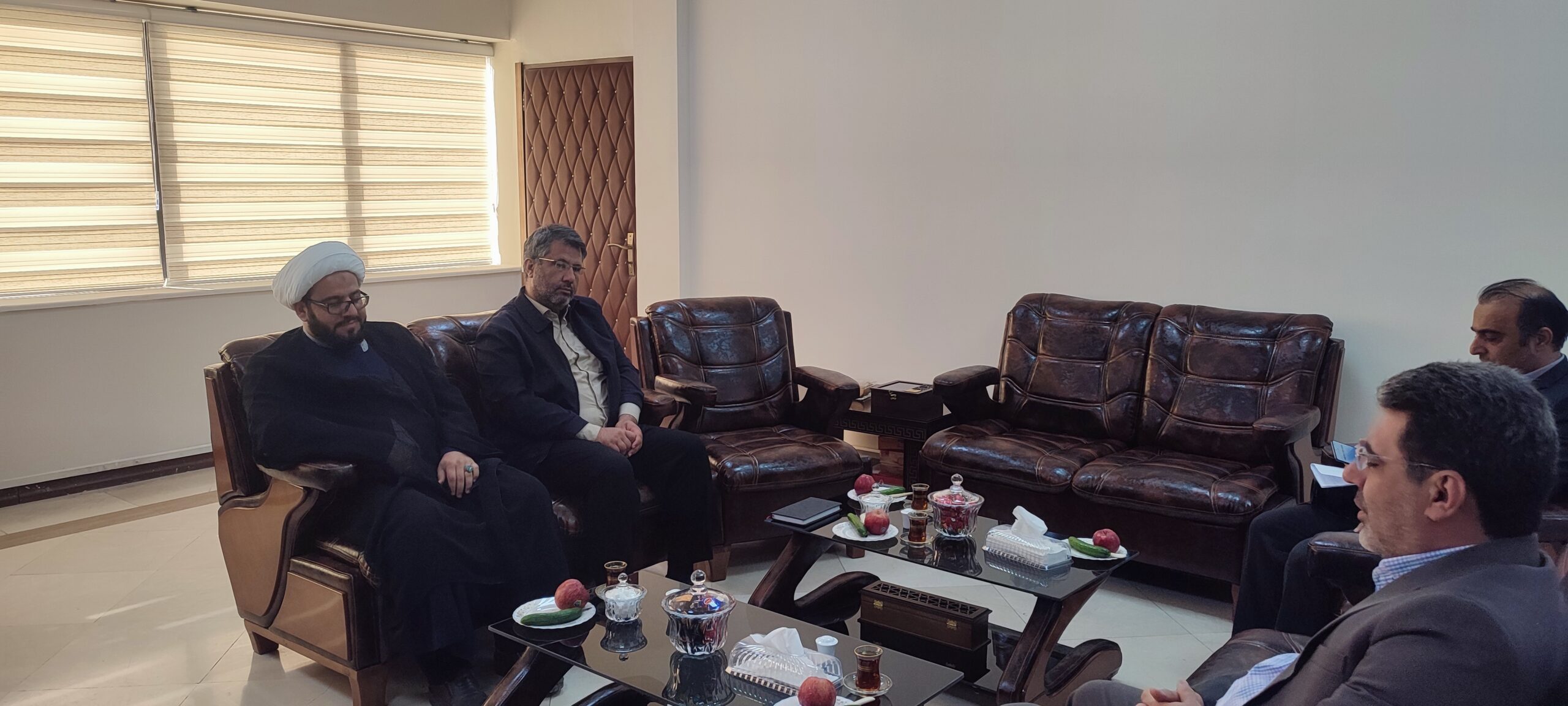 دیدار مدیر ستاد اقامه نماز استان با مدیرکل ثبت اسناد و املاک لرستان