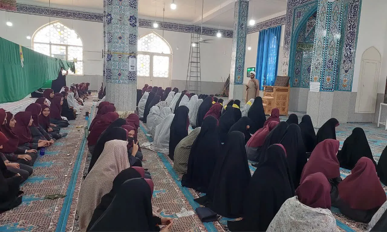 اقامه نماز جماعت در مسجد امام علی شهرستان انار