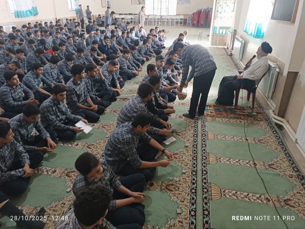 اقامه نماز جماعت و جشن میلاد حضرت زینب (س) در مدرسه شاهد رفسنجان