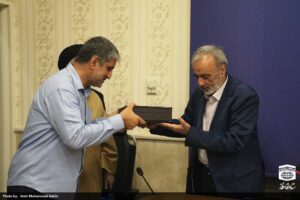 تجلیل ستاد اقامه نماز از تهیه‌کننده برنامه تلویزیونی «سمت خدا»