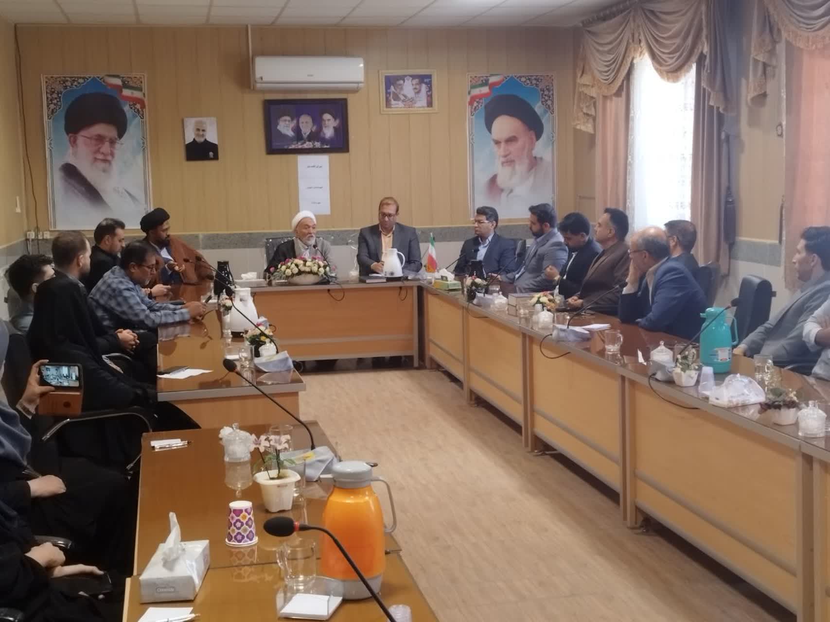 مدیر ستاد اقامه نماز استان در جمع مدیران آموزش و پرورش داورزن شرکت کرد