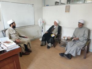 غافل ترین انسان کسی است که از تغییر و تحولات دنیا و جامعه خود عبرت نگیرد