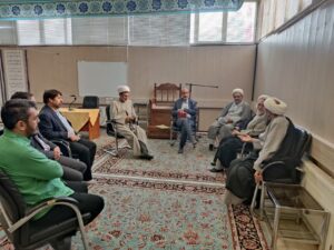 غافل ترین انسان کسی است که از تغییر و تحولات دنیا و جامعه خود عبرت نگیرد