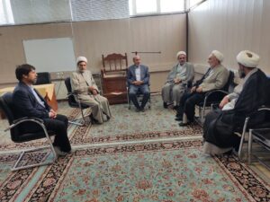 غافل ترین انسان کسی است که از تغییر و تحولات دنیا و جامعه خود عبرت نگیرد