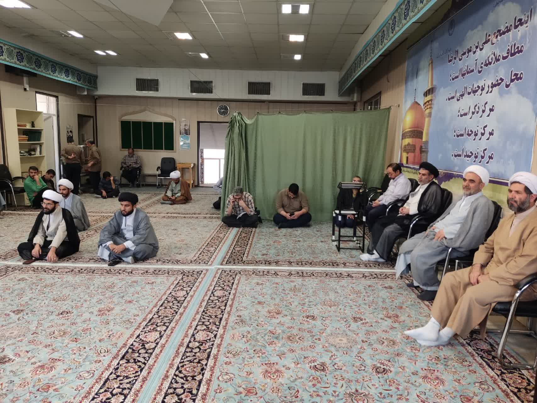 غافل ترین انسان کسی است که از تغییر و تحولات دنیا و جامعه خود عبرت نگیرد