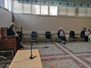 غافل ترین انسان کسی است که از تغییر و تحولات دنیا و جامعه خود عبرت نگیرد