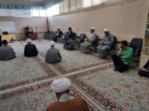 غافل ترین انسان کسی است که از تغییر و تحولات دنیا و جامعه خود عبرت نگیرد