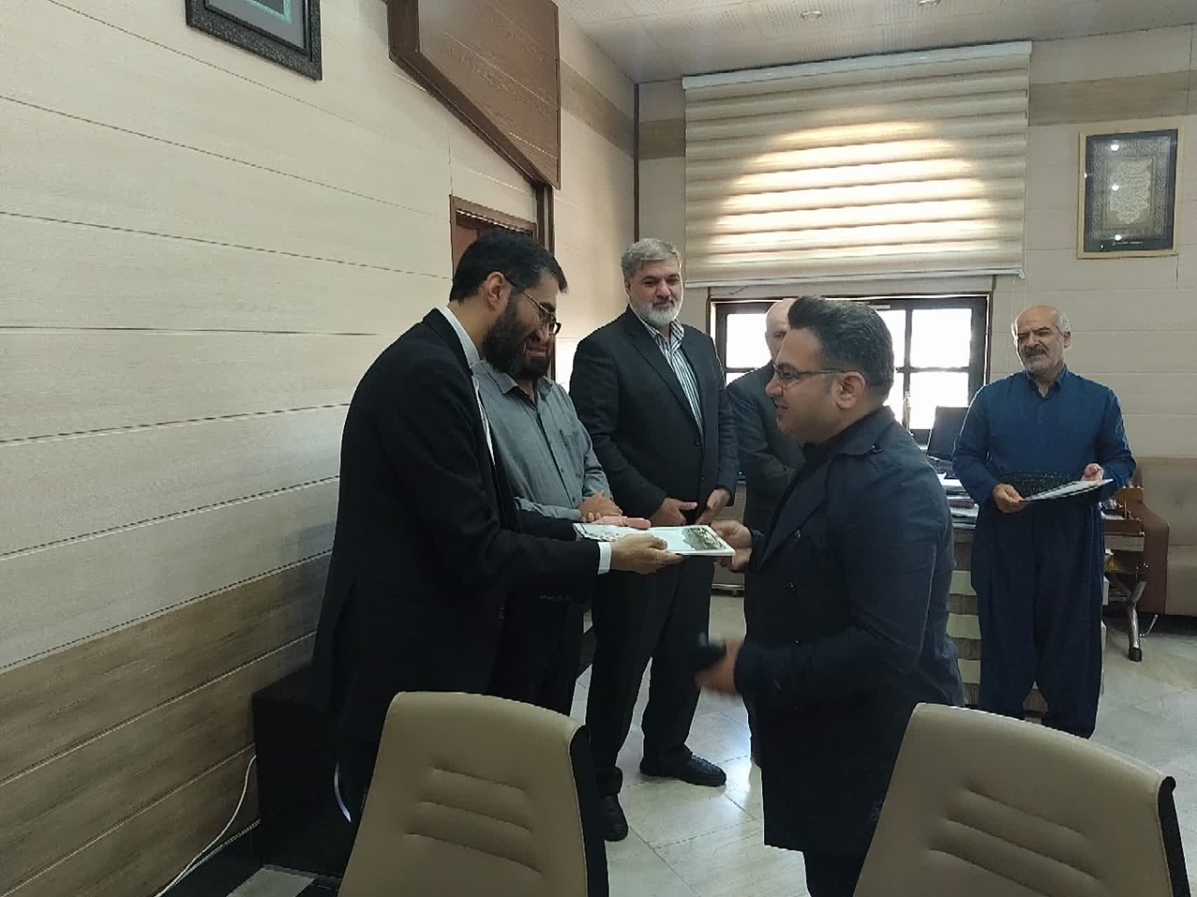 آیین تجلیل از فعالان اقامه نماز در ادارهکل فرهنگ و ارشاد اسلامی کردستان برگزار شد