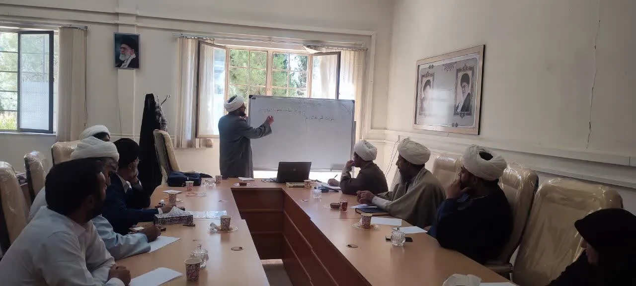 کارگاه “شیوه‌های دعوت به نماز” در دانشگاه آزاد لرستان