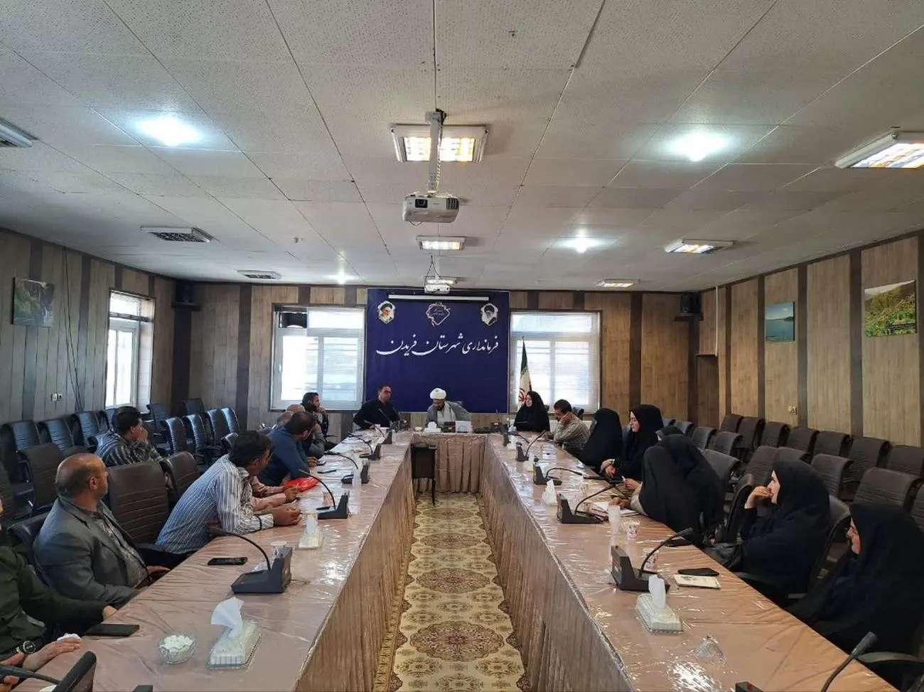 نشست دبیر ستاد اقامه نماز با دهیاران شهرستان فریدن اصفهان