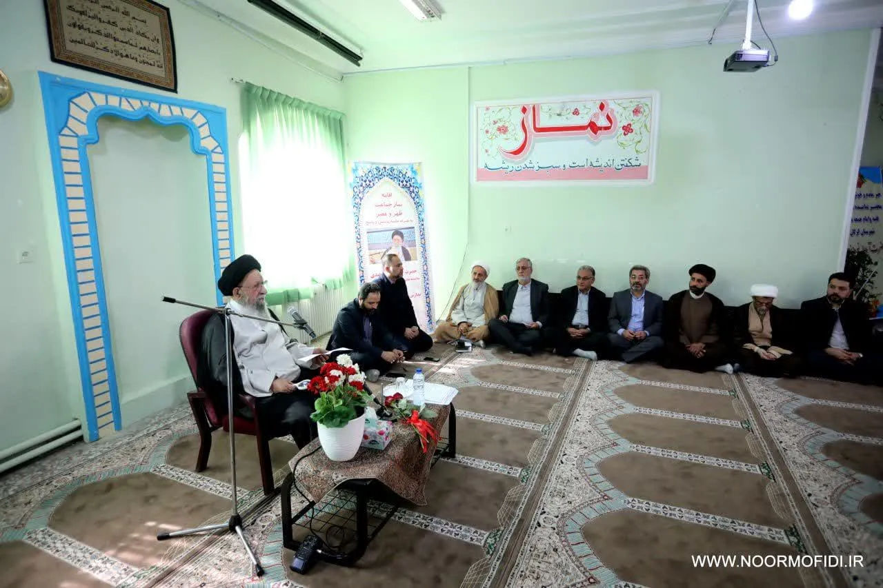 اقامه نماز جماعت و گفتوگوی صمیمی نماینده ولیفقیه در استان گلستان با دانشآموزان