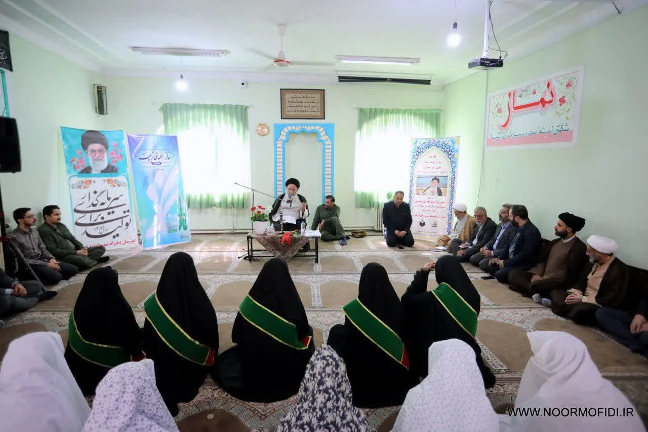 اقامه نماز جماعت و گفت‌وگوی صمیمی نماینده ولی‌فقیه در استان گلستان با دانش‌آموزان