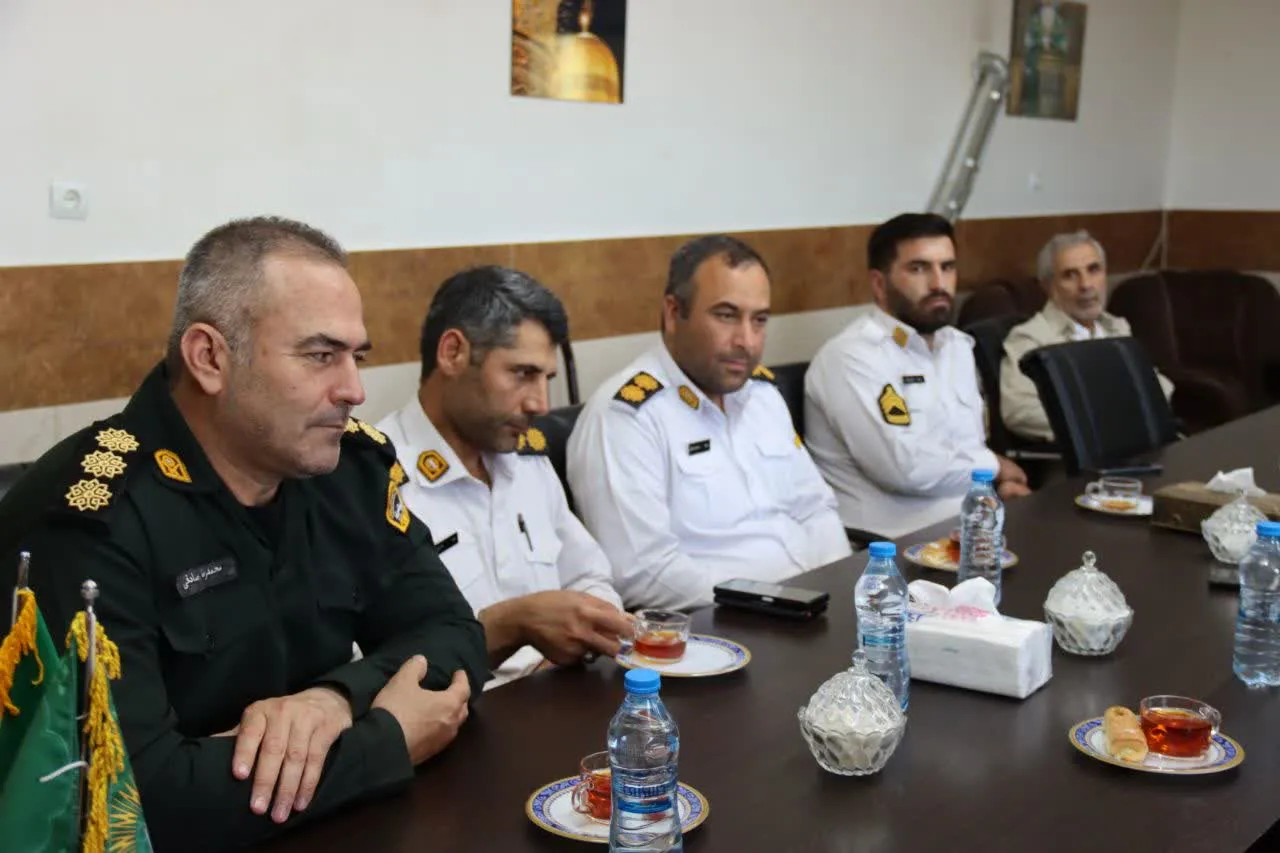 مدیرستاد اقامه نماز استان البرز با مسئولین نیروی انتظامی و پلیس راهور دیدار کرد