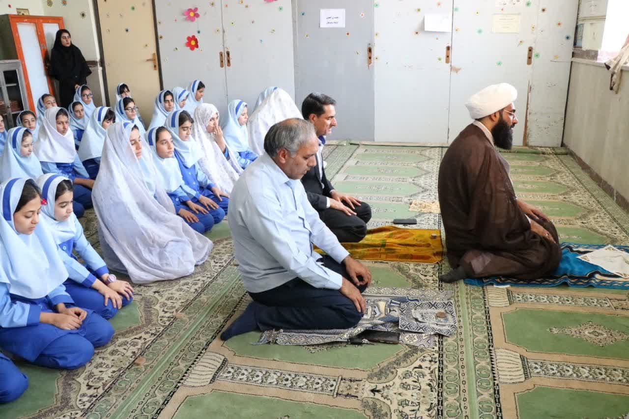 گفتمان نمازشناسی دانش آموزی در دبستان دخترانه معرفت شهرستان دهلران برگزار شد