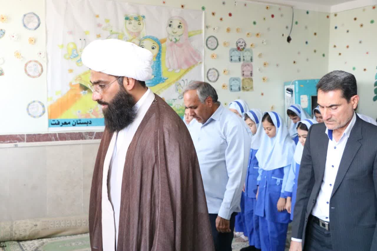 گفتمان نمازشناسی دانش آموزی در دبستان دخترانه معرفت شهرستان دهلران برگزار شد