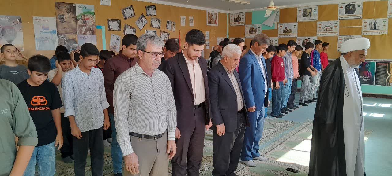 گفتمان نمازشناسی دانش آموزی در مدرسه شهید خانلری دره شهر برگزار شد