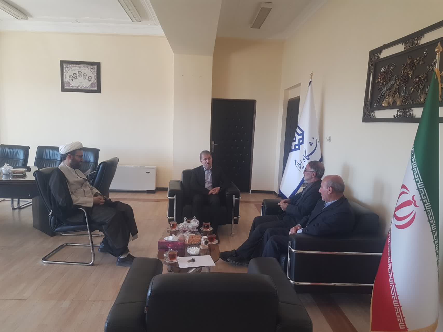 مدیر ستاد اقامه نماز استان با رئیس دانشگاه ایلام دیدار کرد